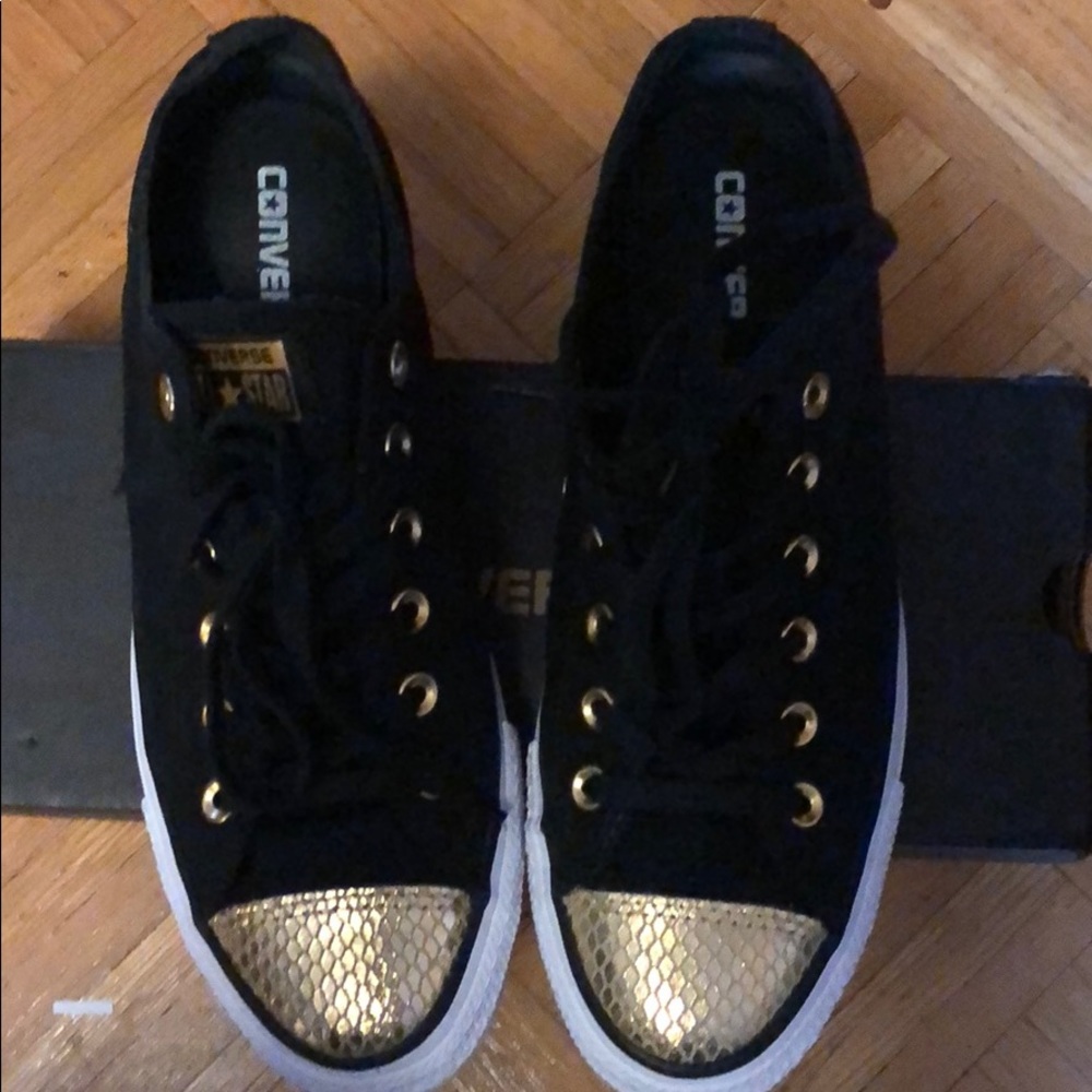 Converse Gold Snake 9.5 women’s EUC